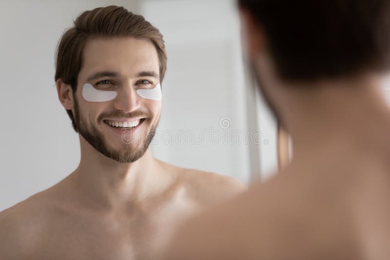 Sentir Pura Felicidade. Homem Na Camisa Xadrez. Cara Feliz Com Cabelo  Elegante. Jovem Estudante Isolado Em Pano De Fundo Branco. H Foto de Stock  - Imagem de backdrop, beleza: 224878040