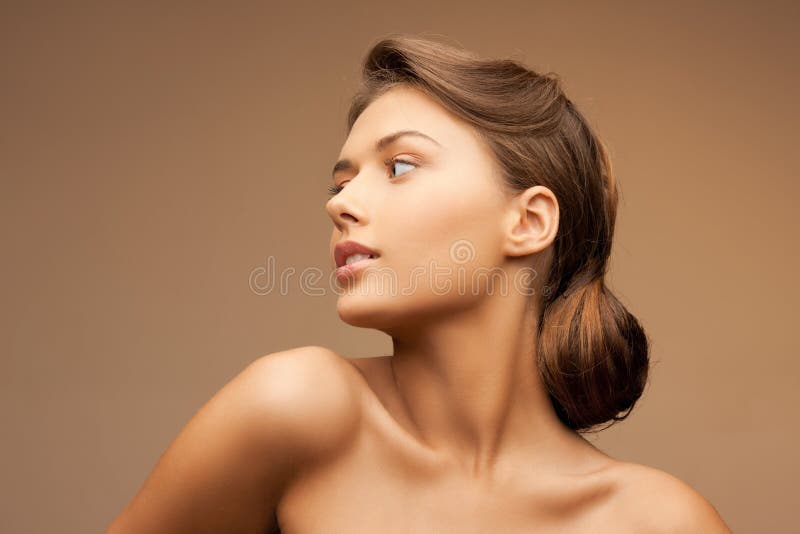 Beleza Natural E Conceito De Skincare. Cosméticos E Maquiagem. Faces  Sensuais De Duas Mulheres Bonitas. Retrato De Beleza De Dois Imagem de  Stock - Imagem de cosmetologia, namoradas: 250136981