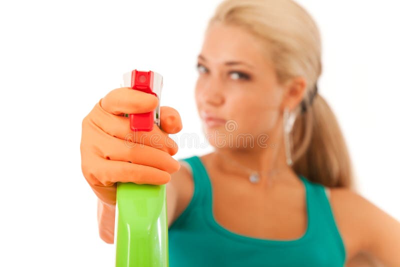 Jovem mulher com garrafa do pulverizador imagens de stock