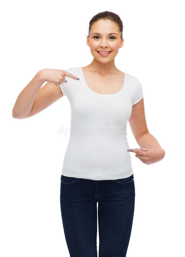 Jovem mulher de sorriso no t-shirt branco vazio fotos de stock royalty free Jovem mulher de sorriso no t-shirt branco vazio fotos de stock royalty free
