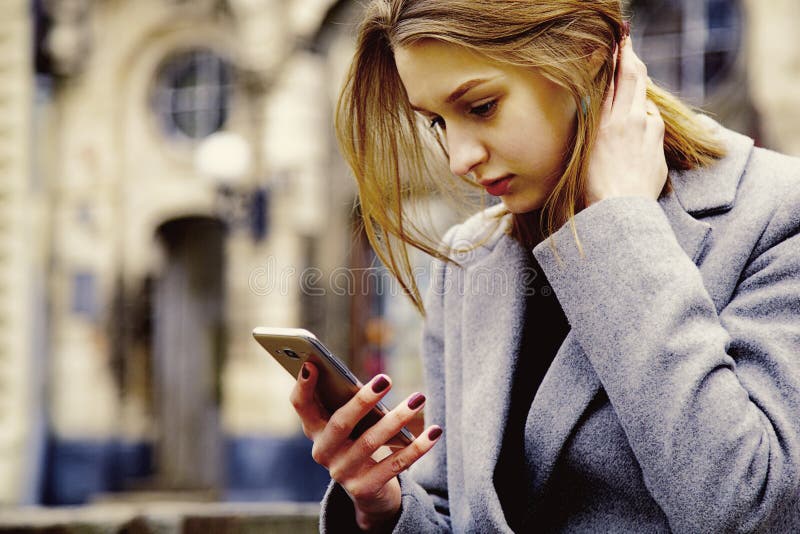 Mulher jovem triste Fotos de Stock, Mulher jovem triste Imagens