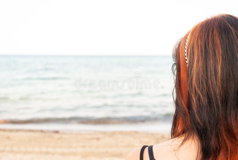 Punk Emo Garota Jovem Adulta Com Cabelo Preto E Olho Roxo Foto de Stock -  Imagem de forma, horizontal: 243526374