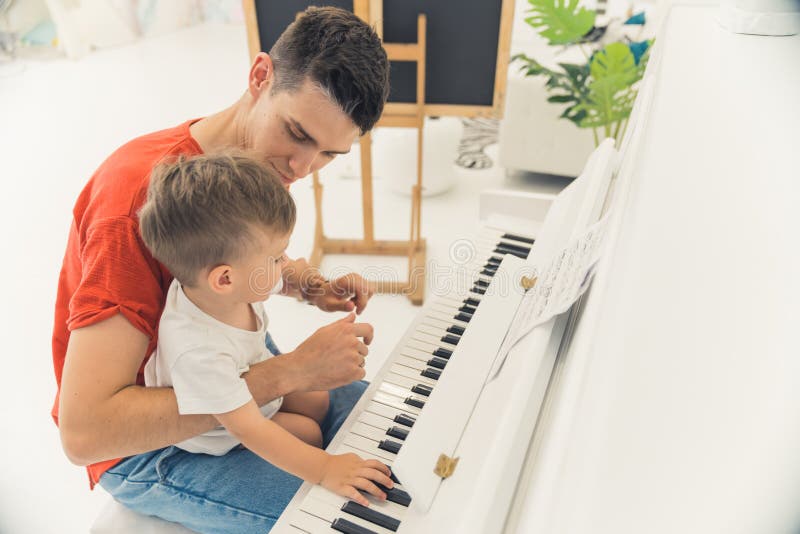 música infantil, jogo música chão piano pé criança, jogo toque