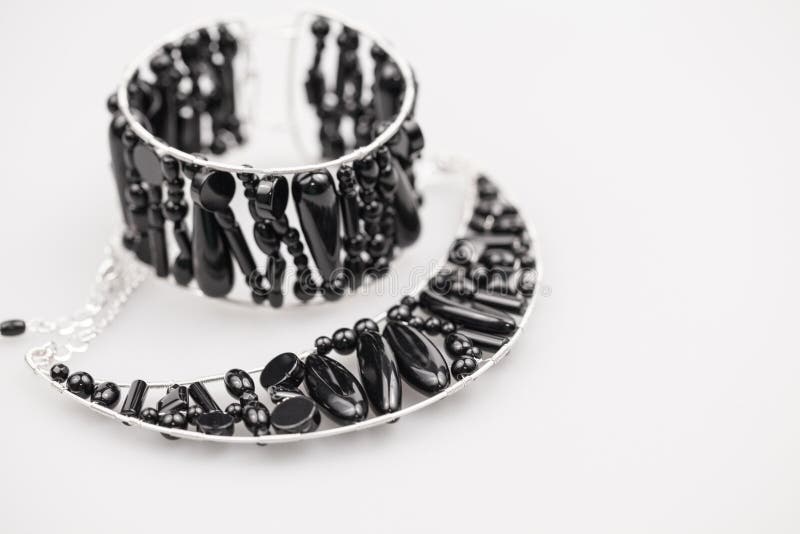 Joyas de plata con las piedras del ónix imagen de archivo libre de regalías Joyas de plata con las piedras del ónix imagen de archivo libre de regalías