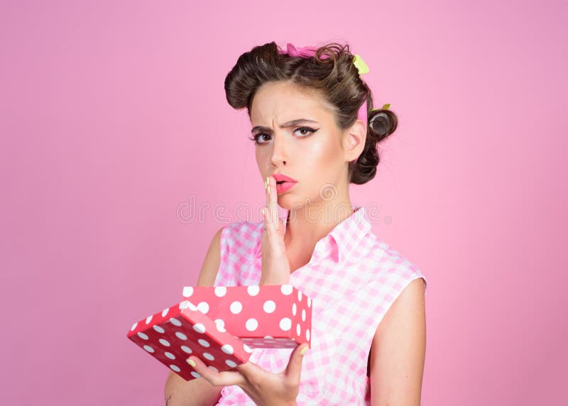 Joyeux Anniversaire Celebration De Partie Fille De Pin Up Avec Des Cheveux De Mode Retro Femme Sur La Partie Berthday Goupille Ve Image Stock Image Du Celebration Avec Joyeux Anniversaire Celebration De Partie Fille De Pin Up Avec Des Cheveux De Mode Retro Femme Sur La Partie Berthday Goupille Ve Image Stock Image Du Celebration Avec