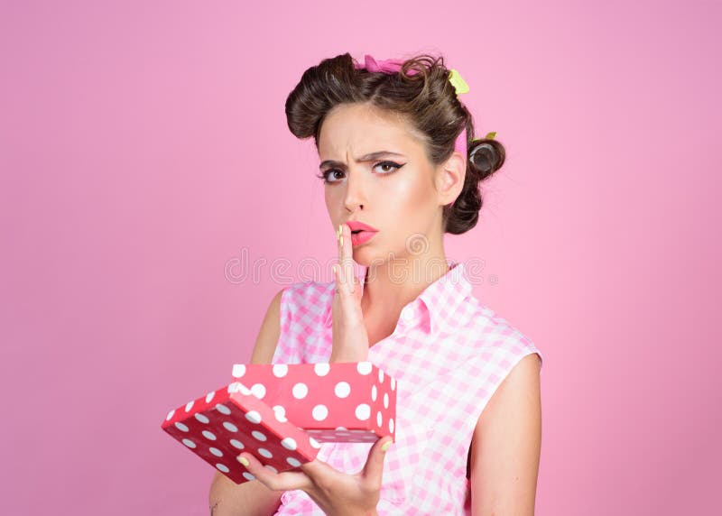 Joyeux Anniversaire Celebration De Partie Fille De Pin Up Avec Des Cheveux De Mode Retro Femme Sur La Partie Berthday Goupille Ve Image Stock Image Du Celebration Avec