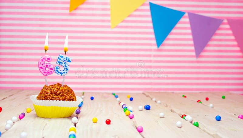 227 Photos De Anniversaire 65 Photos De Stock Gratuites Et Libres De Droits De Dreamstime