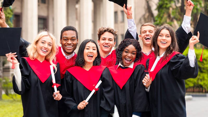 Joyful multietnical Studits med examen fotografering för bildbyråer