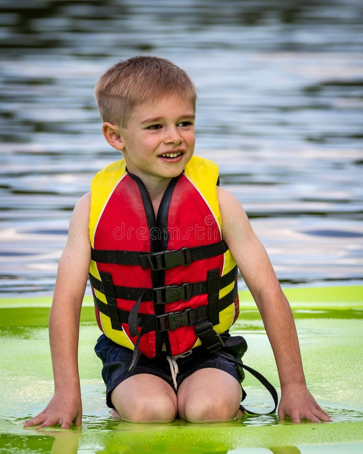 https://thumbs.dreamstime.com/b/joyful-young-smiling-boy-kneels-floating-mat-wearing-lifejacket-as-plays-lake-water-happy-male-child-wearing-colorful-275248826.jpg