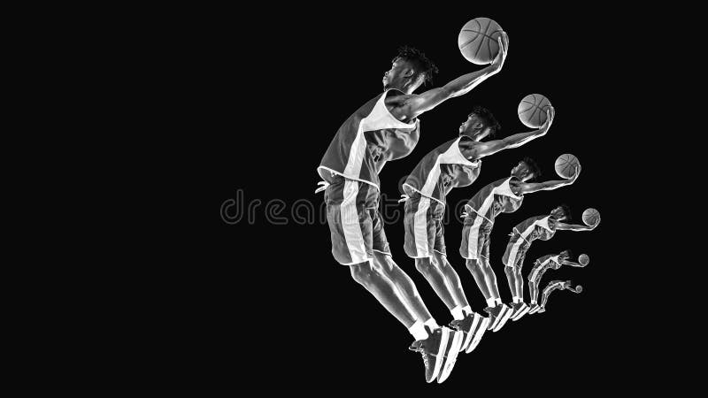 Jucător capturat pitic ținând baschetul cu efecte albe și negre. efectul stroboscopic descompune fazele de salt royalty free stock photos