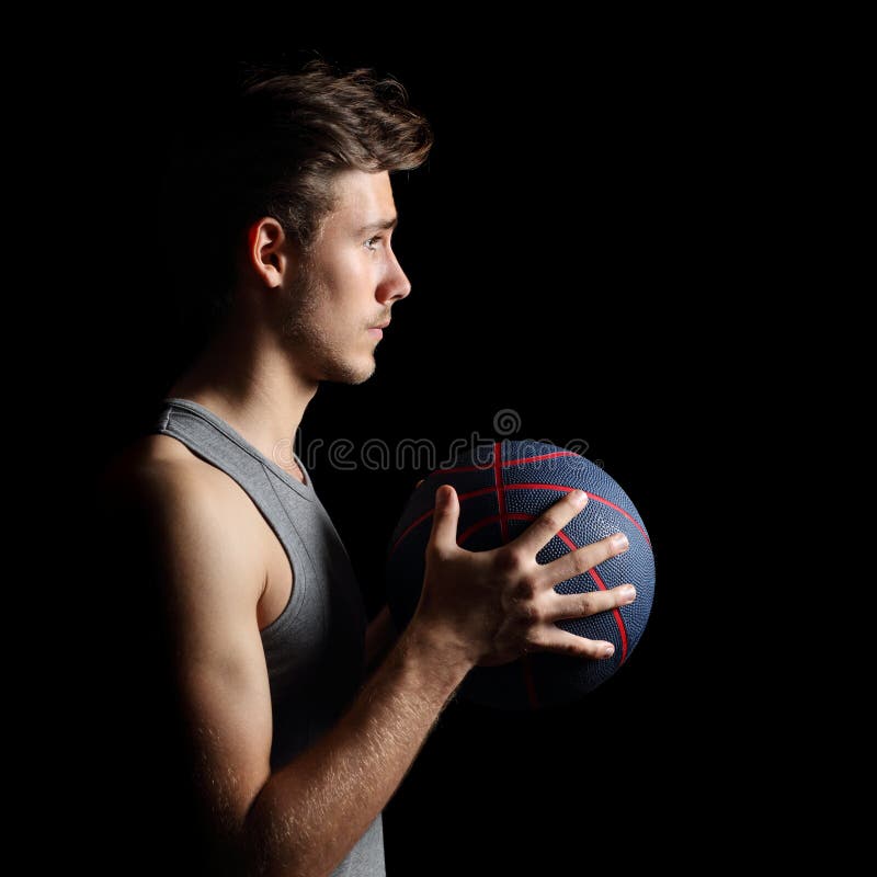 Jucător de baschet care deține mingea neagră stock photography