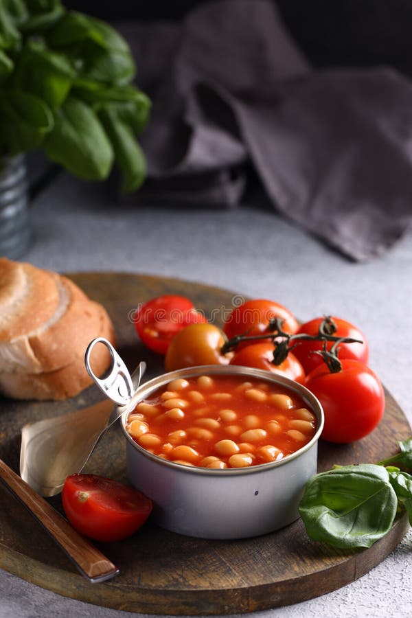 Judías con salsa de tomate fotos de archivo