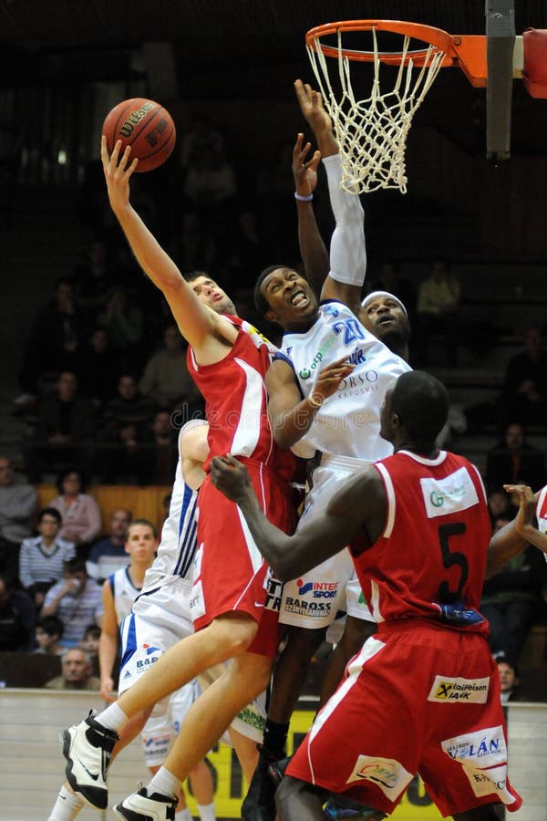 Juego de baloncesto de Kaposvar - de Szolnok foto de archivo libre de regalías