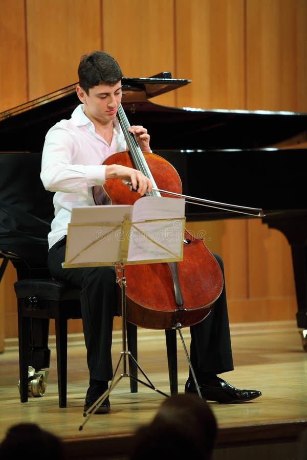Juegos de N.Hakhnazaryan en el violoncelo de Stradivari