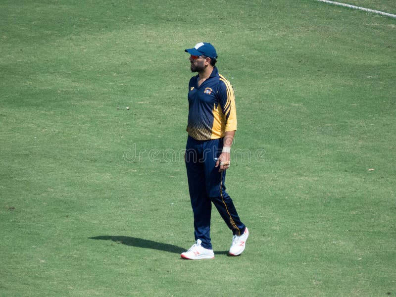 Jugador de criquet Yuvraj Singh Fielding en un partido fotografía de archivo Jugador de criquet Yuvraj Singh Fielding en un partido fotografía de archivo