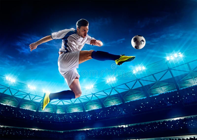Jugador de fútbol en la acción imagen de archivo libre de regalías