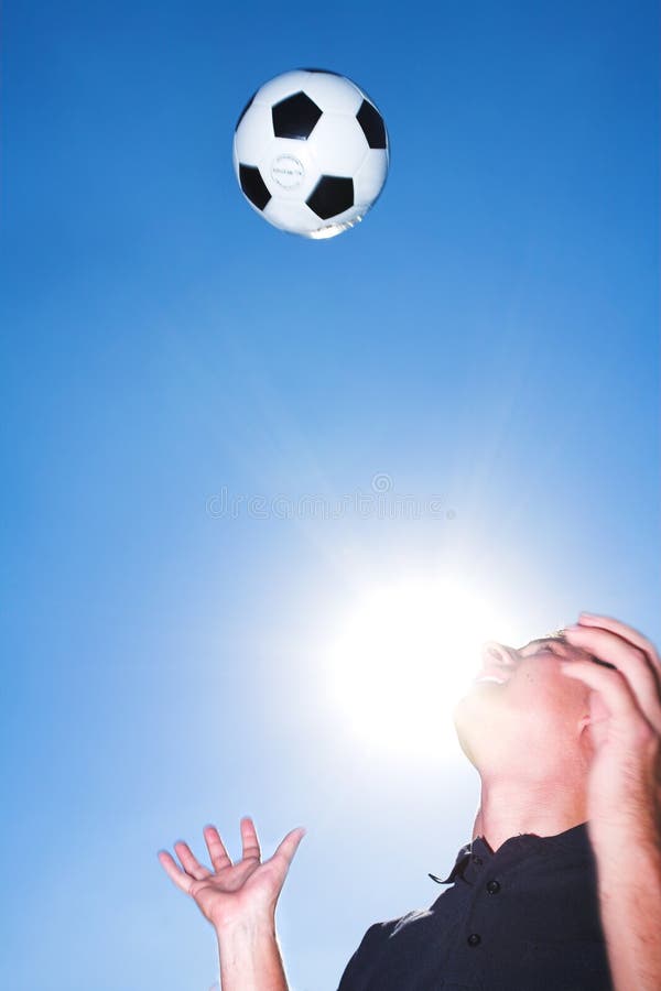 Jugador de fútbol o coche y bal imagen de archivo Jugador de fútbol o coche y bal imagen de archivo