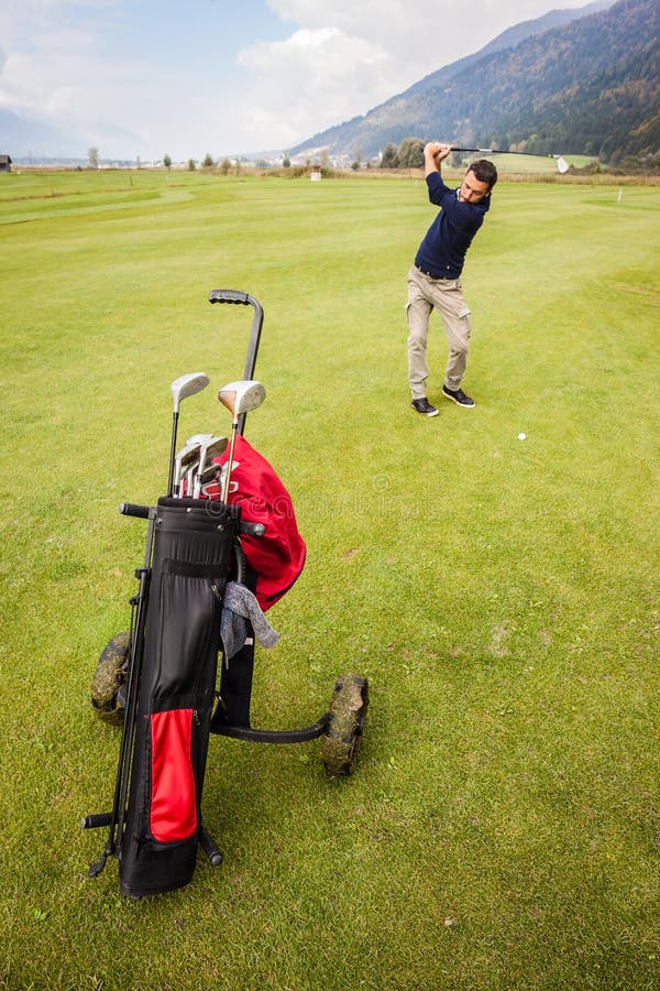 Jugador De Golf Solitario Fotos de stock - Fotos libres regalías de Dreamstime