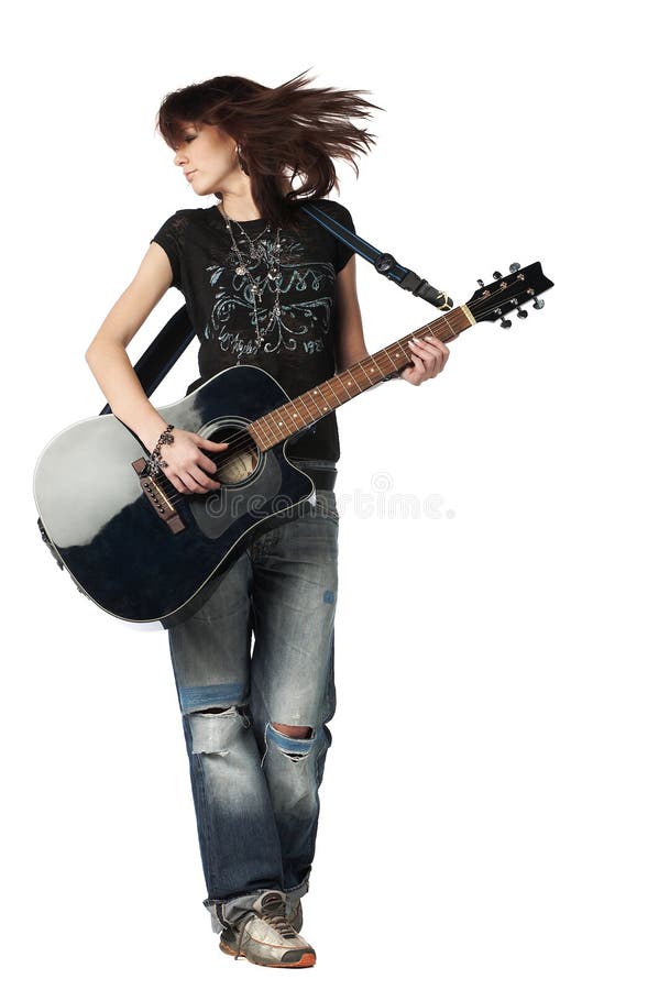 Teenager-Mädchen spielt akustische Gitarre stockfotografie