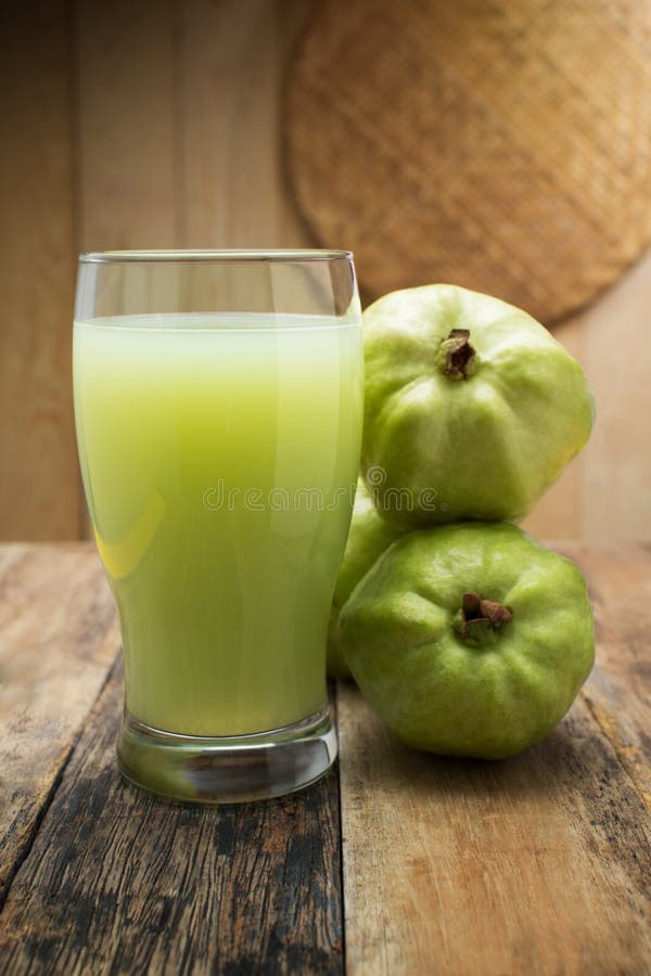 Jugo de la guayaba imagen de archivo. Imagen de fondo 147508701