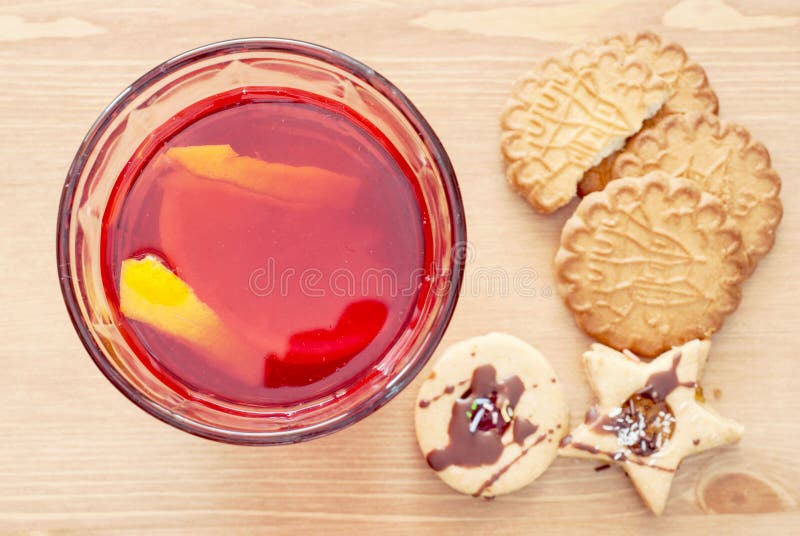 Juice with lemon and cookies