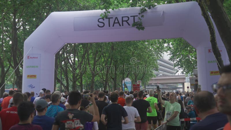 21 juillet 2024 stuttgart allemagne 31. stuttgartlauf am 21. juli 2024 startort am mercedesstrasse. course d'été clips vidéos