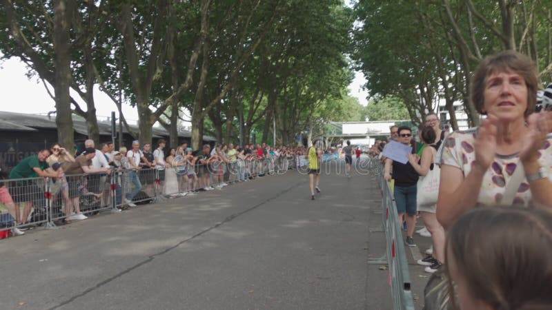 21 juillet 2024 stuttgart allemagne 31. stuttgartlauf am 21. juli 2024 startort am mercedesstrasse. course d'été banque de vidéos