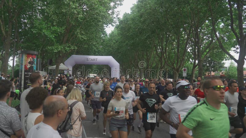 21 juillet 2024 stuttgart allemagne 31. stuttgartlauf am 21. juli 2024 startort am mercedesstrasse. course d'été clips vidéos