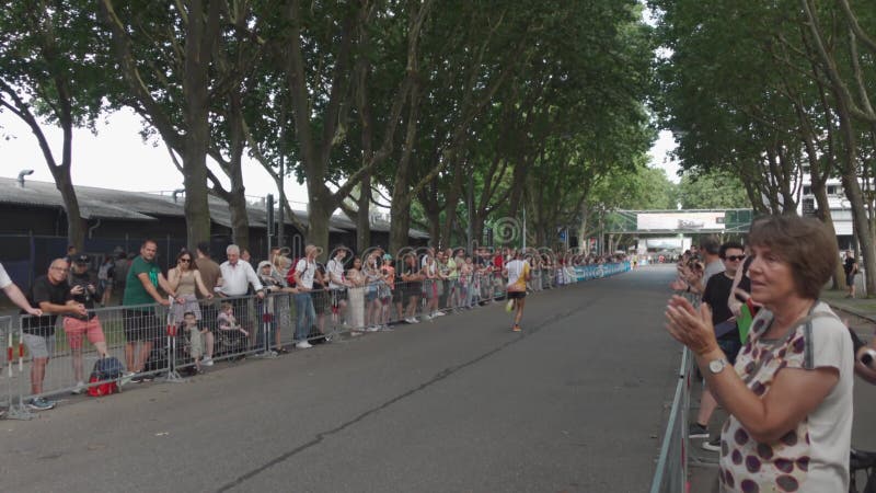 21 juillet 2024 stuttgart allemagne 31. stuttgartlauf am 21. juli 2024 startort am mercedesstrasse. course d'été banque de vidéos