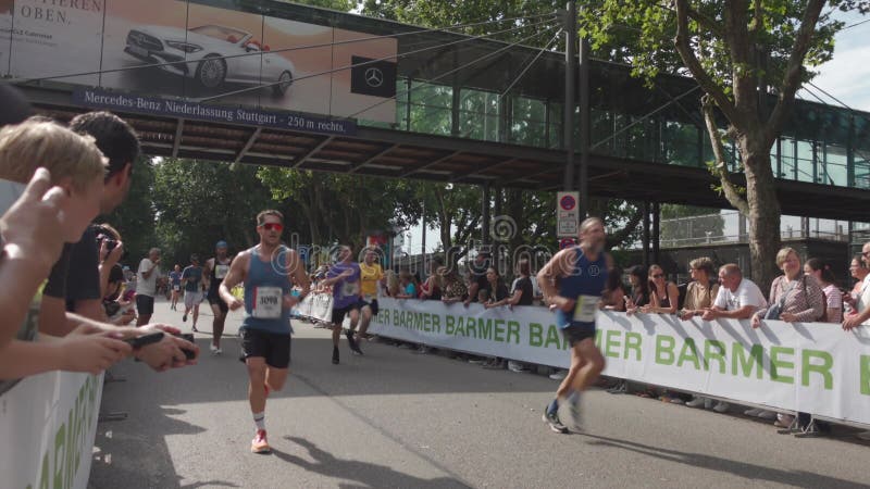 21 juillet 2024 stuttgart allemagne 31. stuttgartlauf am 21. juli 2024 startort am mercedesstrasse. course d'été clips vidéos