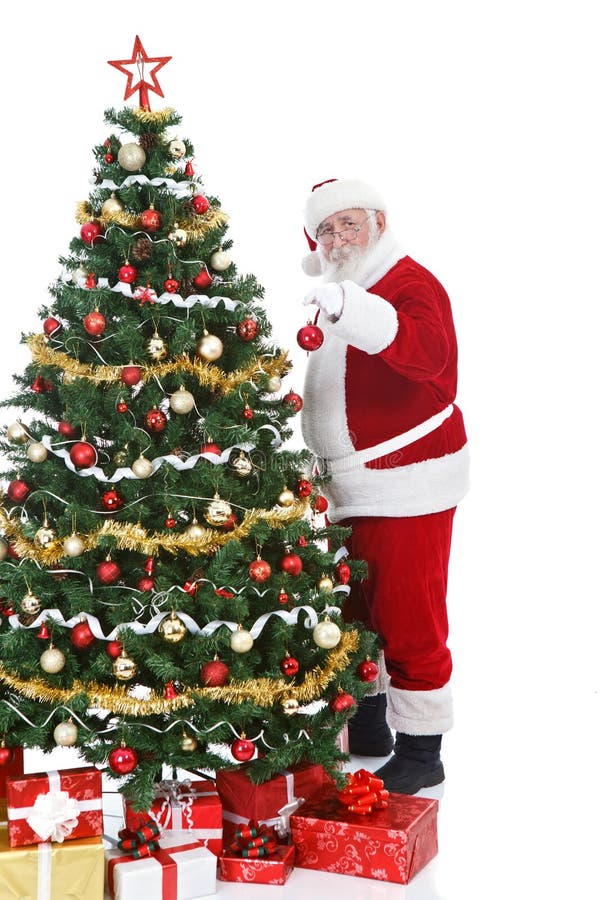Jul claus som dekorerar den santa treen