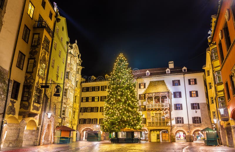 Julgran i stadsmitten av Innsbruck royaltyfria bilder Julgran i stadsmitten av Innsbruck royaltyfria bilder