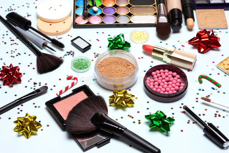 Julpartiet som glittrar makeup som mousserar nytt år, utgör arkivfoto Julpartiet som glittrar makeup som mousserar nytt år, utgör arkivfoto