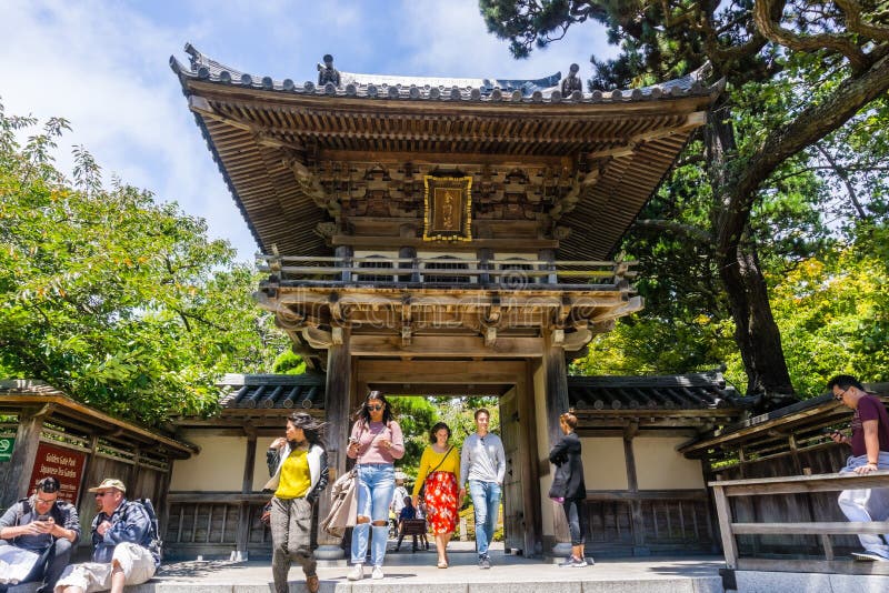 Tourists coming out of the main entrance to The Japanese Tea Garden in Golden Gate Park royalty free stock image Tourists coming out of the main entrance to The Japanese Tea Garden in Golden Gate Park royalty free stock image