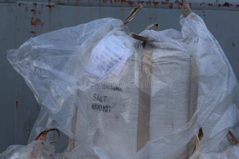 https://thumbs.dreamstime.com/b/jumbo-bag-containing-chemical-cargo-waste-offshore-drilling-oil-rigs-jumbo-bag-containing-chemical-cargo-waste-265660741.jpg