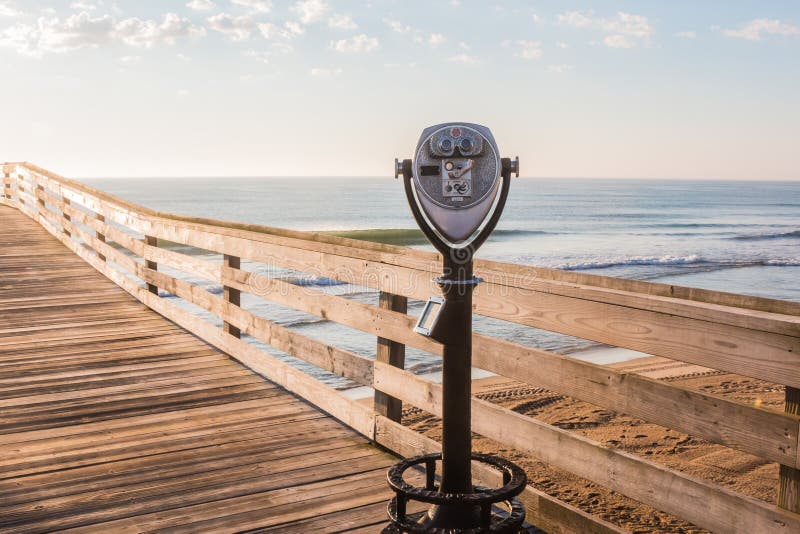 Jumelles de Virginia Beach Fishing Pier Sightseeing photo libre de droits Jumelles de Virginia Beach Fishing Pier Sightseeing photo libre de droits