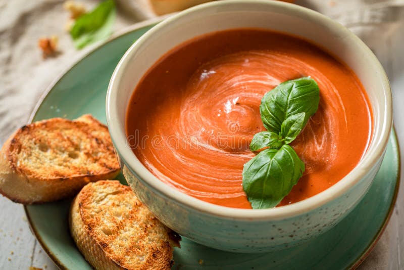 Jummy- Und Cremige Tomatensuppe Aus Frischen Tomaten Stockfoto - Bild ...