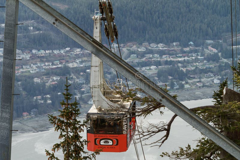 Juneau Alaska dal Mt Roberts con la linea tranviaria fotografie stock Juneau Alaska dal Mt Roberts con la linea tranviaria fotografie stock