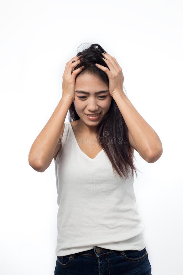 Junge Frau, die Kopfschmerzen auf Weiß hat stockbild Junge Frau, die Kopfschmerzen auf Weiß hat stockbild