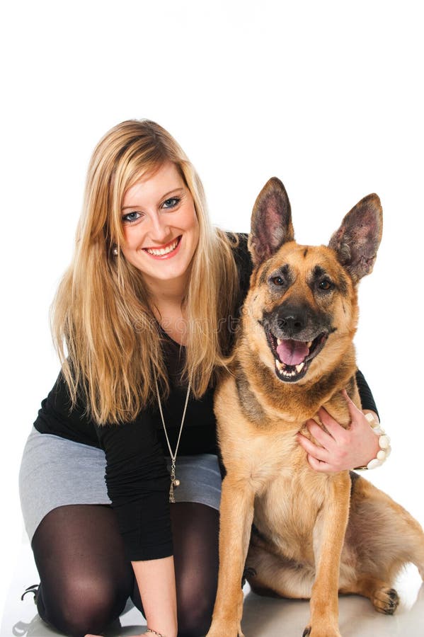 Junge Frau mit Hund stockfoto. Bild von brut, wenig, erwachsener 30326138