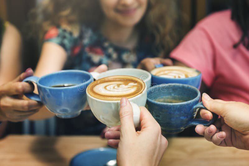 Junge Frauen Die Kaffee  Konzept Trinken  Stockfoto Bild 