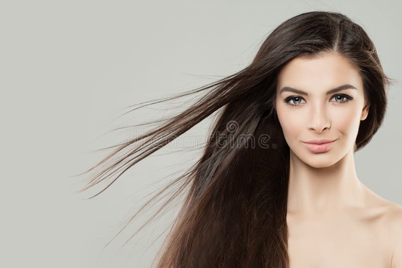 Junge perfekte Frau mit dem Schlaghaar Modern bilden Sie, rote Lippen stockbild Junge perfekte Frau mit dem Schlaghaar Modern bilden Sie, rote Lippen stockbild