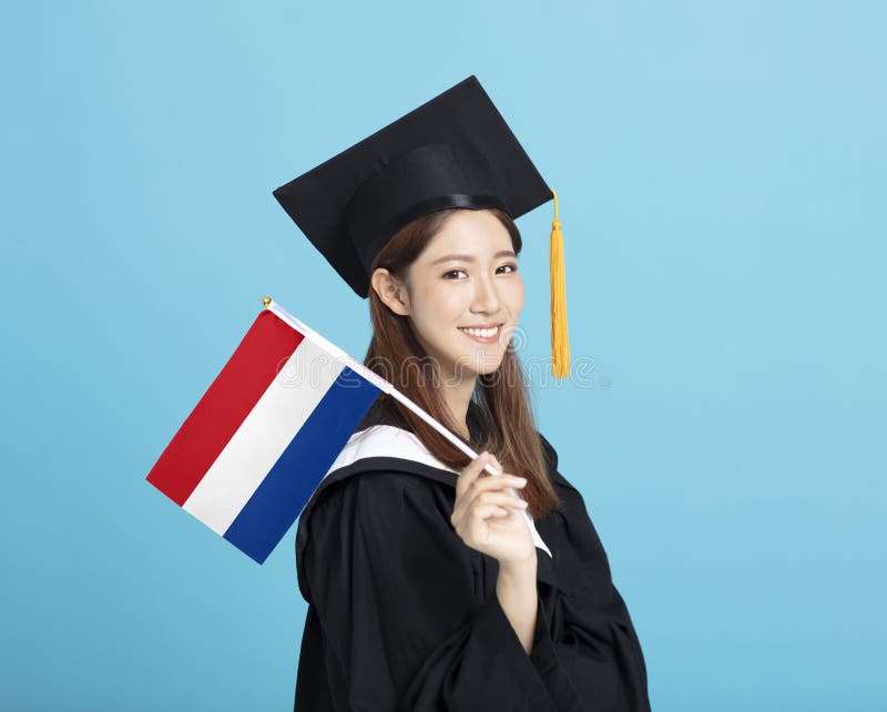 Junge Studentin mit niederländischer Flagge stockfoto
