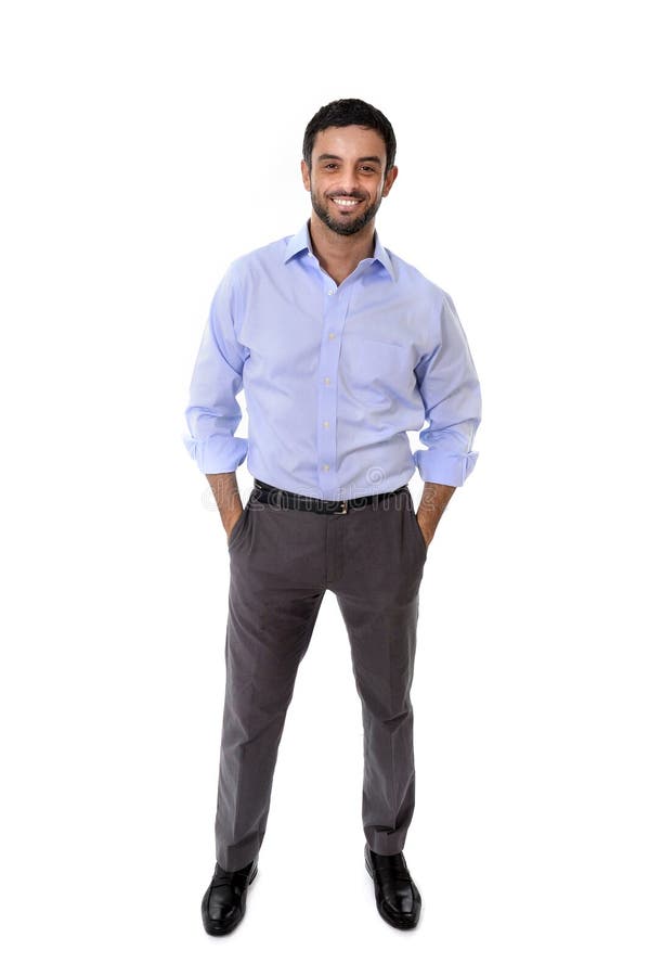 Junger attraktiver Geschäftsmann, der im Unternehmensporträt lokalisiert auf weißem Hintergrund steht
