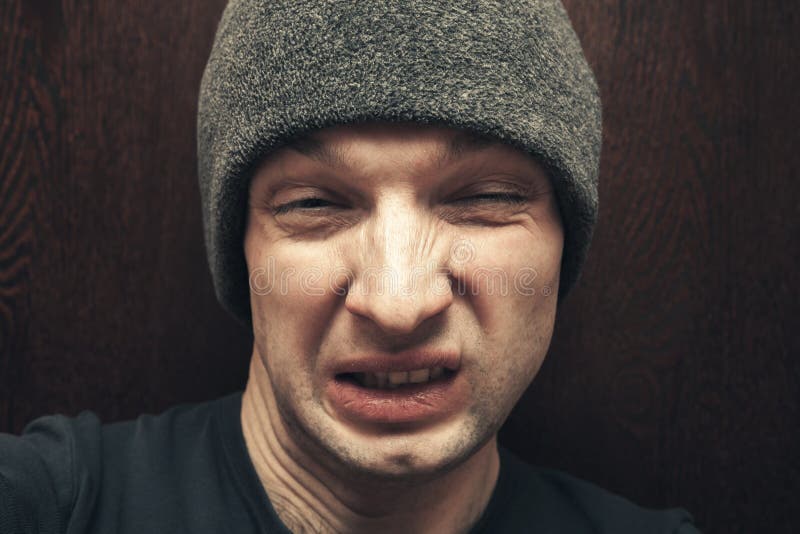 Wie man das Gesicht hässlicher Männer verdünnt