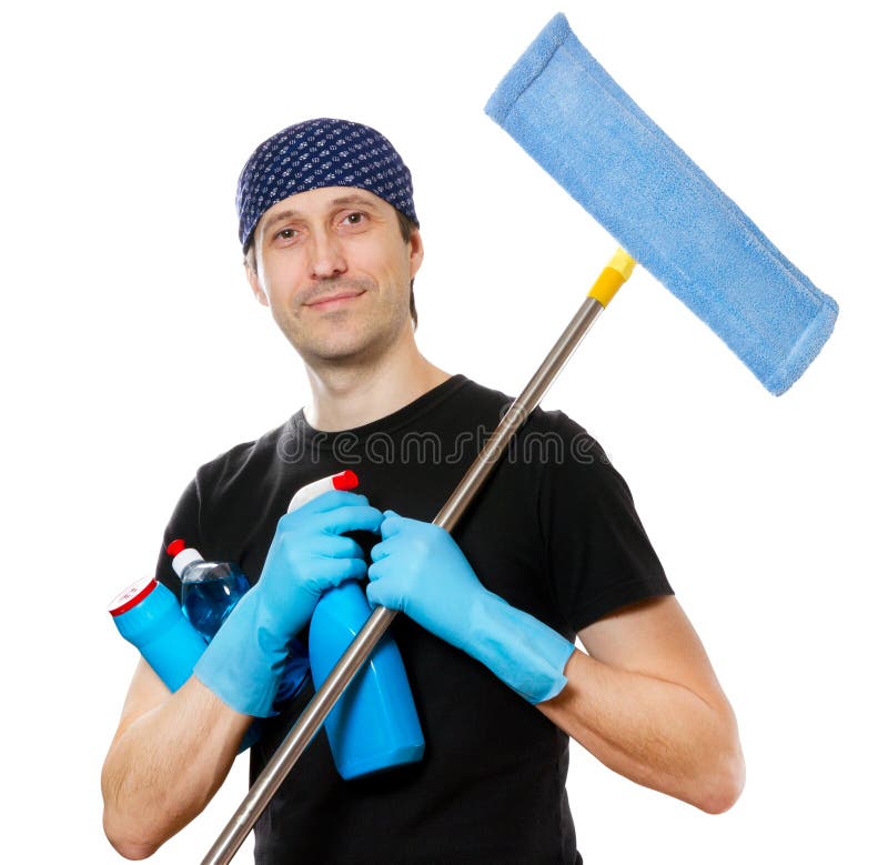 Junger Mann mit Reinigungszubehör auf Weiß stockfotos Junger Mann mit Reinigungszubehör auf Weiß stockfotos