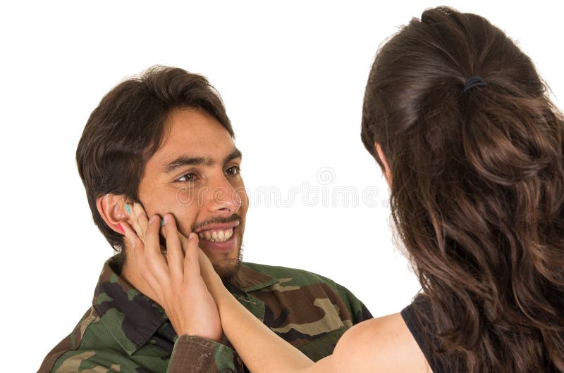 Junger Militärsoldat kommt zurück, um seine Frau zu treffen stockbilder Junger Militärsoldat kommt zurück, um seine Frau zu treffen stockbilder