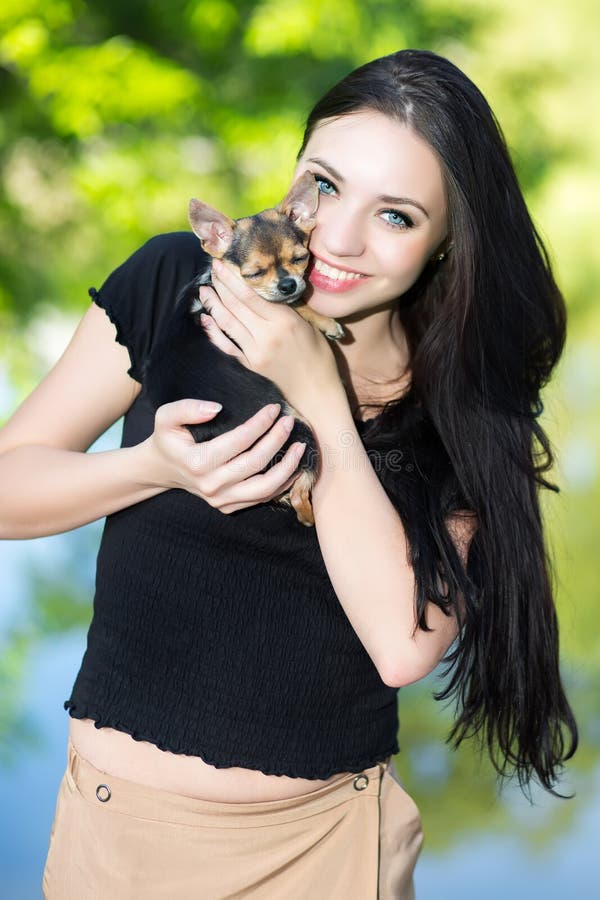 Junger netter Brunette lizenzfreie stockfotos
