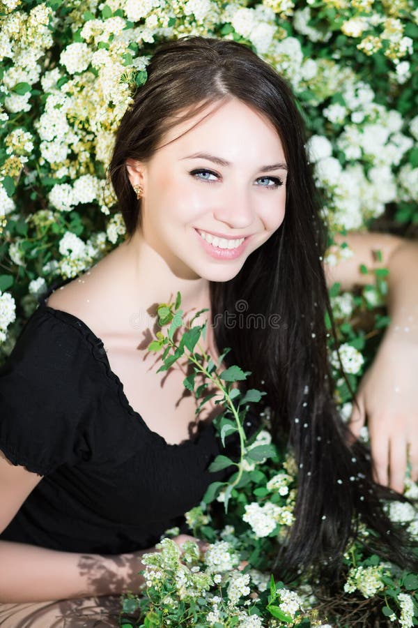 Junger netter Brunette lizenzfreie stockfotografie