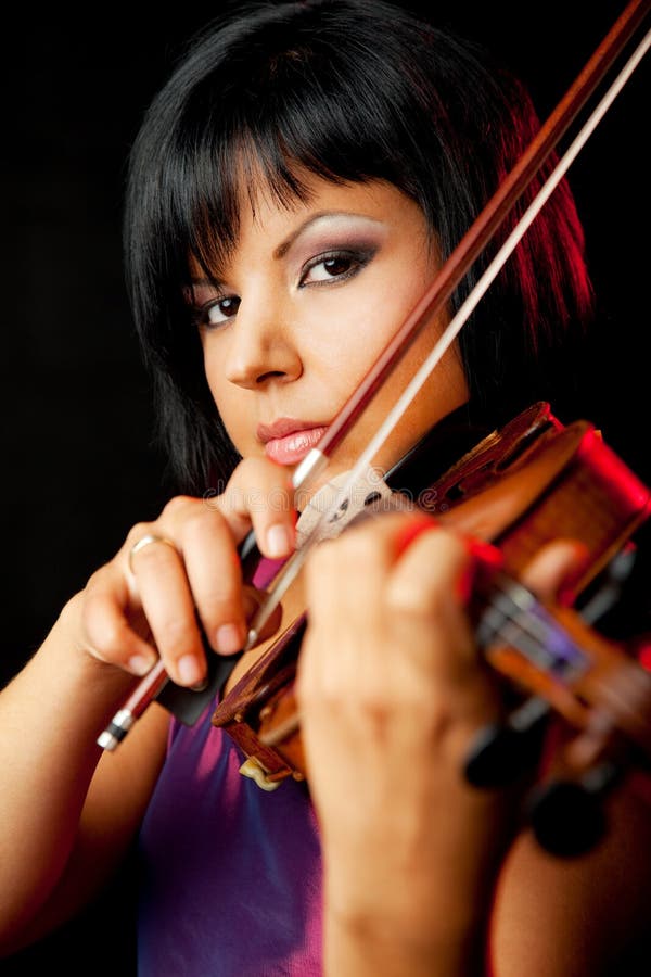 Junger weiblicher Violinist lizenzfreie stockfotografie Junger weiblicher Violinist lizenzfreie stockfotografie
